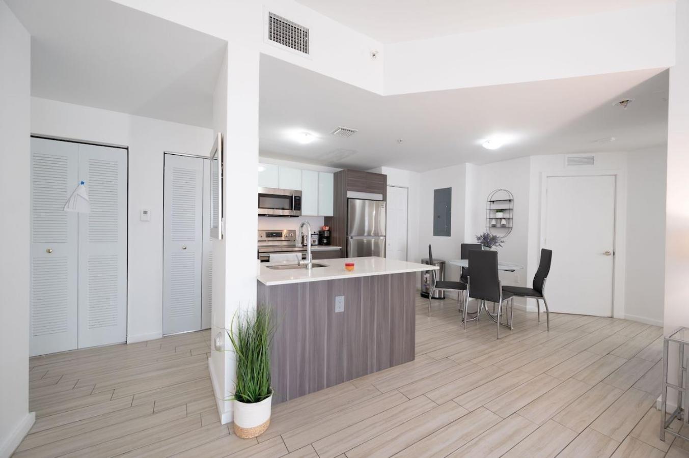 Апартаменты Subtle 2 Bed In Edgewater Downtown With Free Parking Майами Экстерьер фото